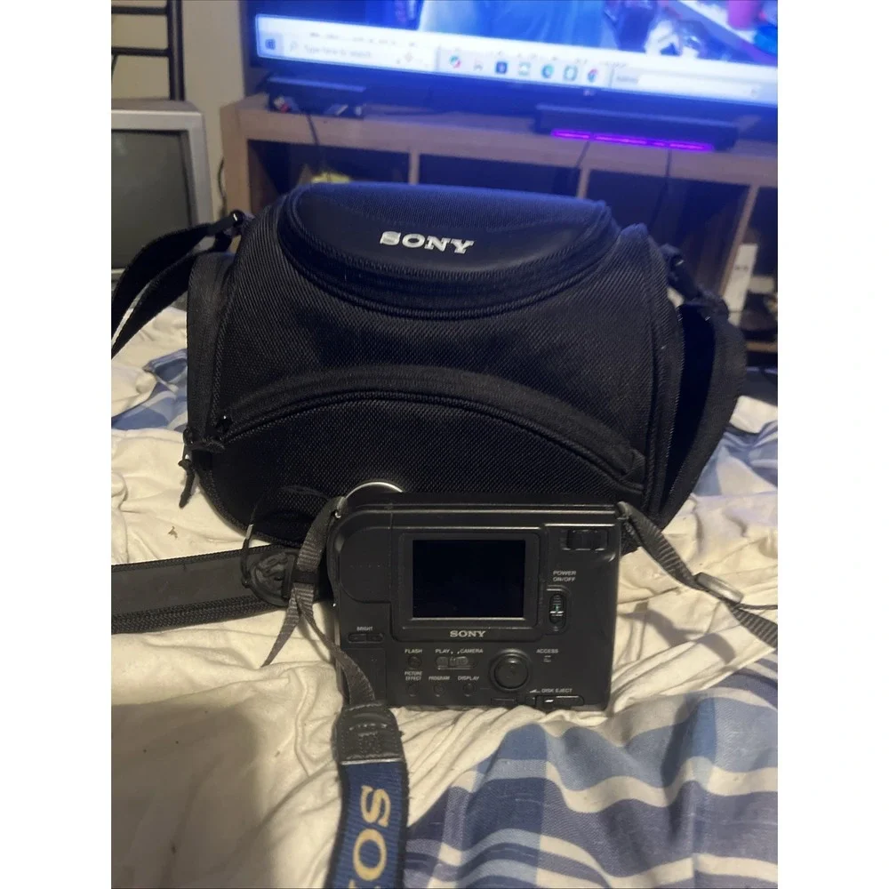 Sony Mavica MVC-FD73 Digital Camera CaseFrom‎ A Estate Sell Not Sure If Works